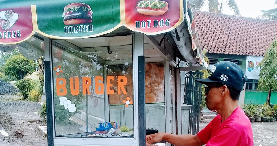 Kisah inspiratif penjual burger, putus sekolah kini jadi miliuner
