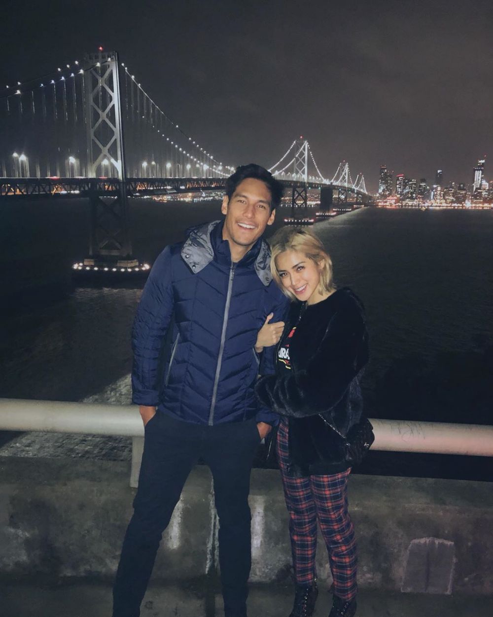 4 Komedian Indonesia ini jatuh ke pelukan pria bule