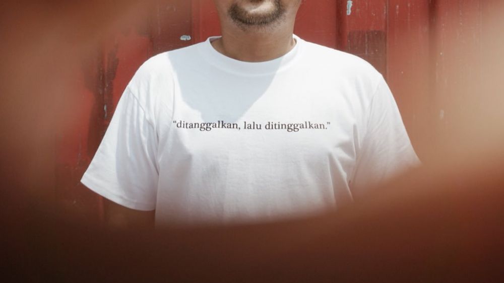 Quotes di 10 kaus oblong ini endingnya bikin ngenes