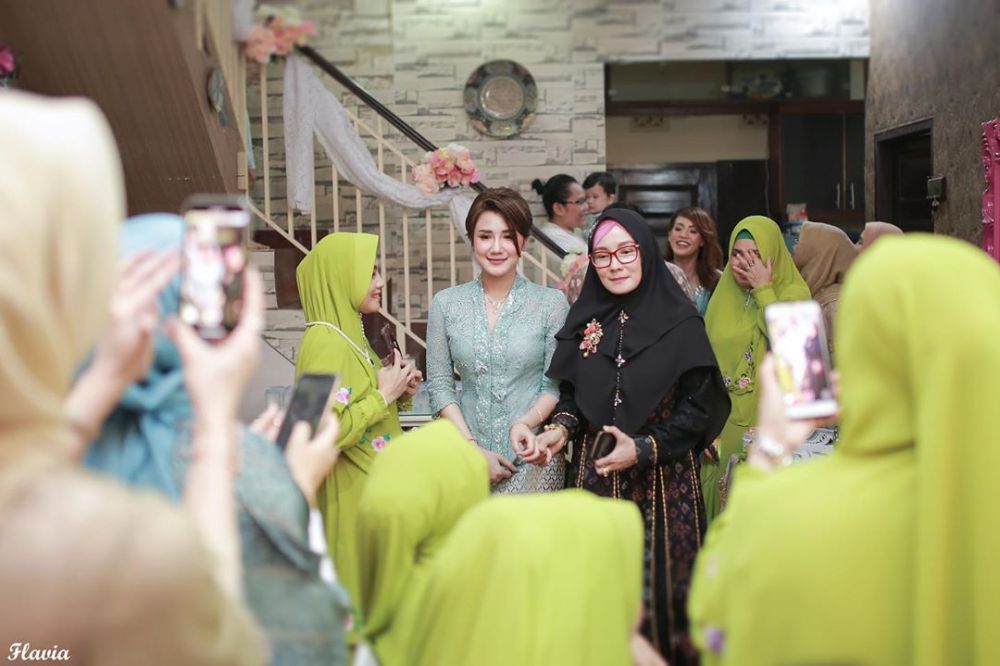 9 Momen lamaran sespri Prabowo, paras calon istri curi perhatian