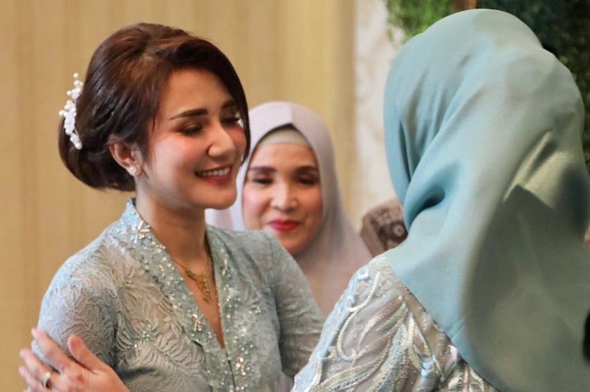 9 Momen lamaran sespri Prabowo, paras calon istri curi perhatian