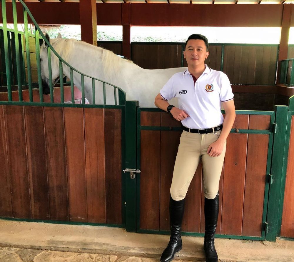 10 Gaya keseharian Ridwan Dhani, sespri Prabowo yang curi perhatian