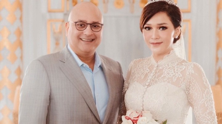 4 Seleb hadiahi lagu untuk pasangan di ultah pernikahannya