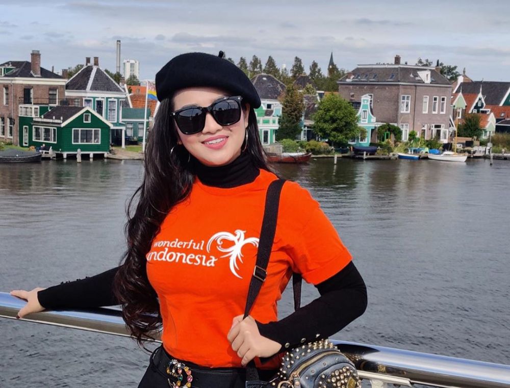 Penilaian 4 seleb di mata tetangga, sikapnya tuai pujian