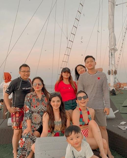 10 Momen Ashanty liburan di Labuan Bajo, posenya jadi sorotan