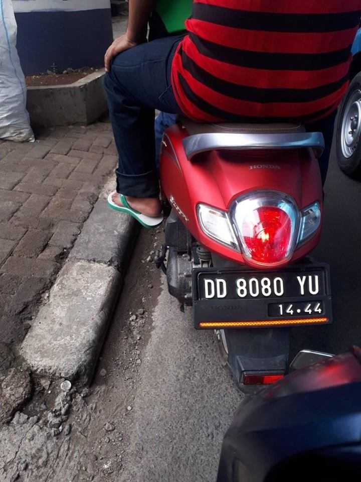 10 Pelat nomor absurd di kendaraan, bikin salah fokus