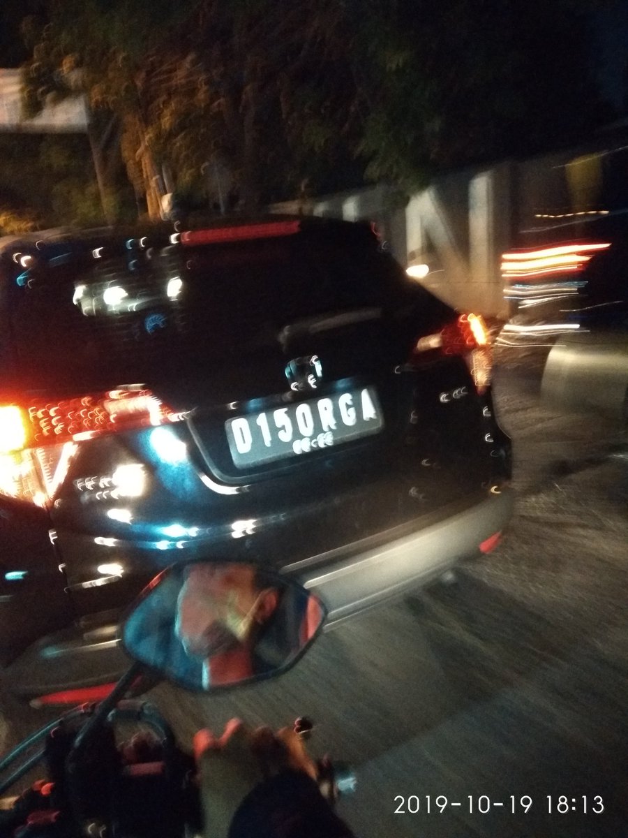 10 Pelat nomor absurd di kendaraan, bikin salah fokus