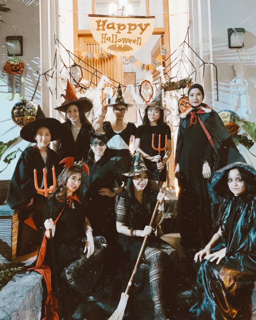 7 Potret seru pesta Halloween Aliya Rajasa, bergaya penyihir