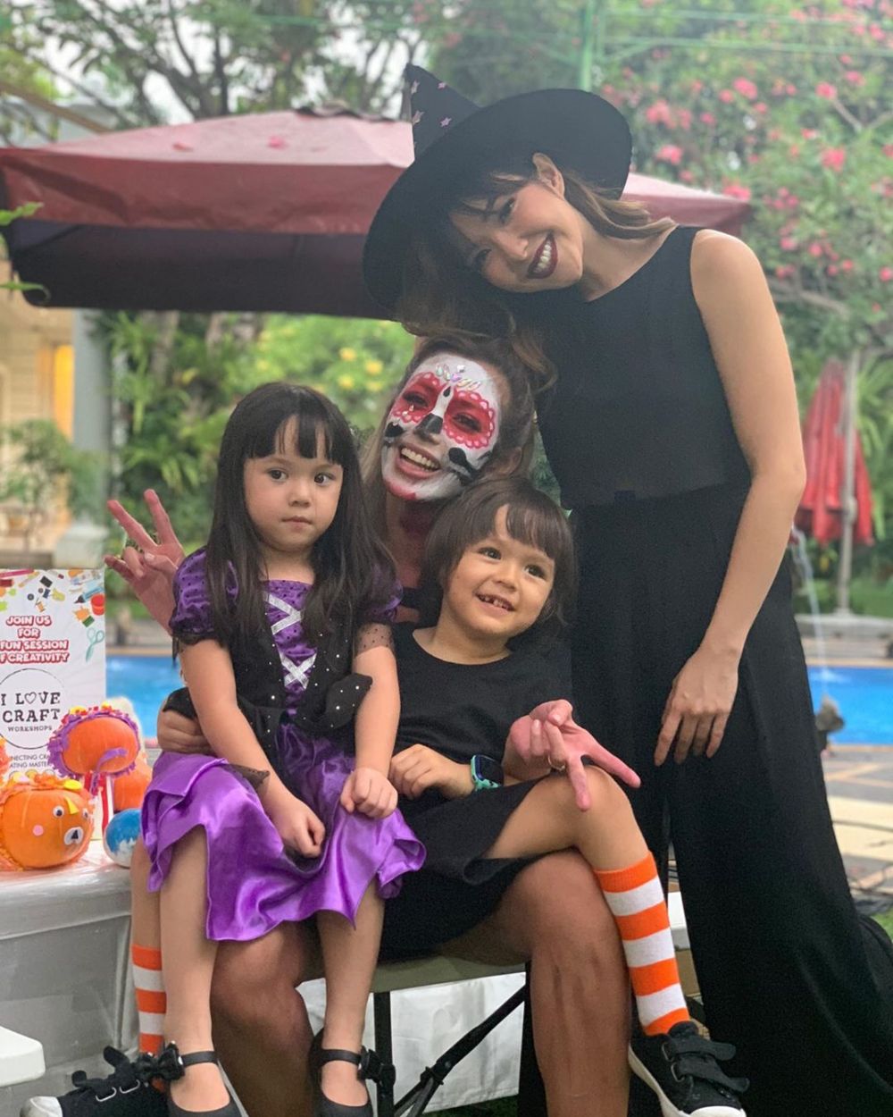 7 Gaya Gisel & Gempi pesta Halloween ini malah bikin gemas