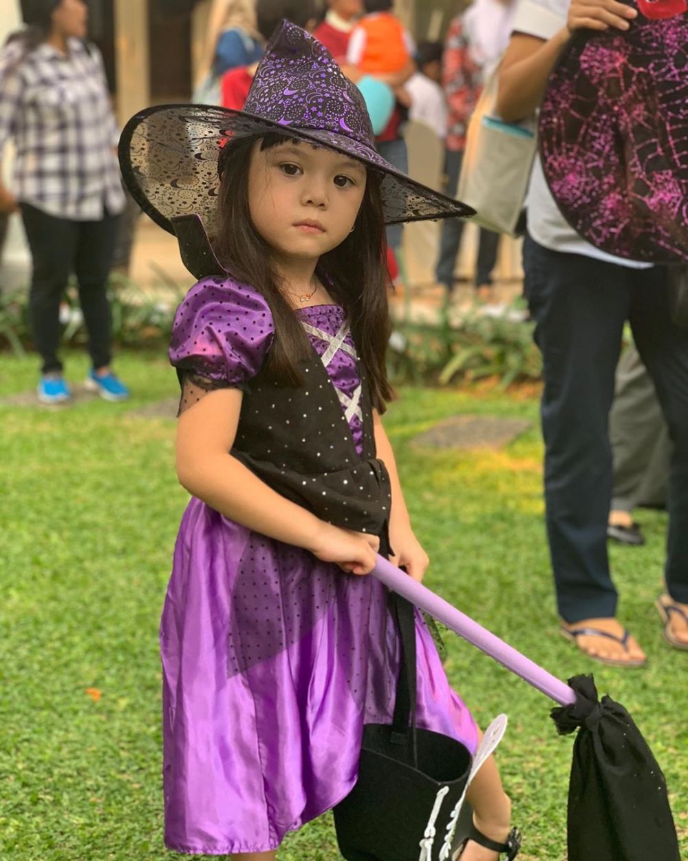 7 Gaya Gisel & Gempi pesta Halloween ini malah bikin gemas