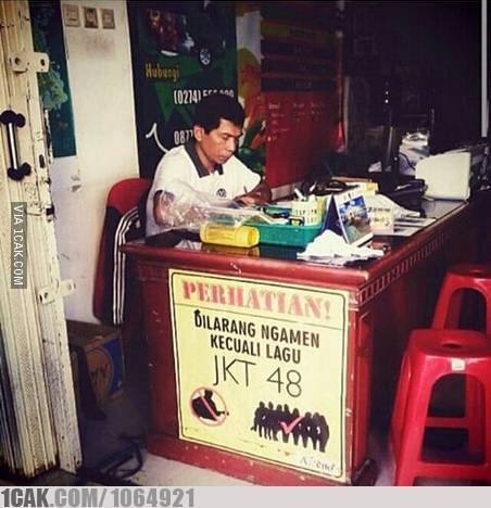 9 Spanduk tukang jahit ini absurdnya bikin mikir keras