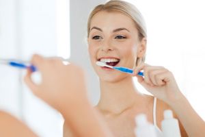 7 Cara menghilangkan karang gigi tanpa harus ke dokter