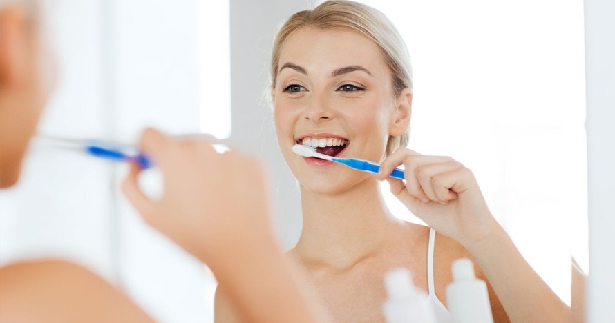 7 Cara menghilangkan karang gigi tanpa harus ke dokter