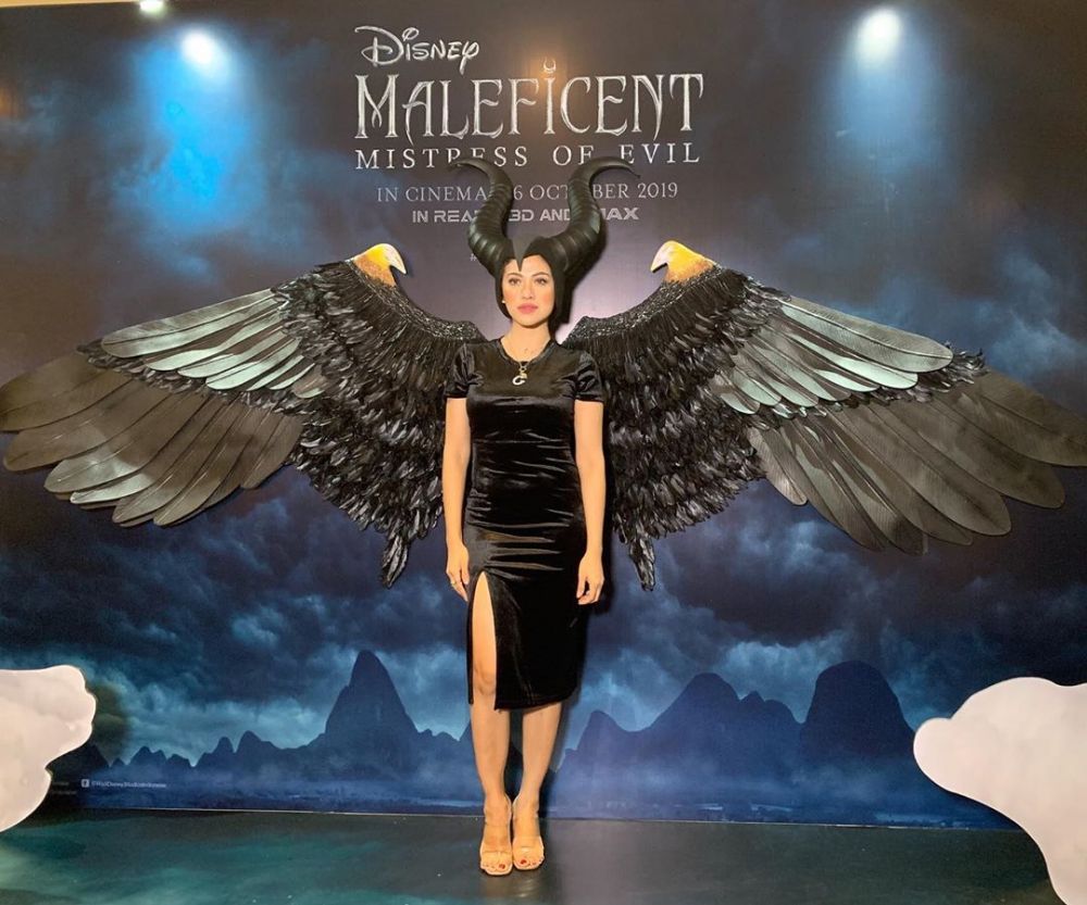 Adu gaya 7 seleb cantik saat jadi Maleficent, curi perhatian