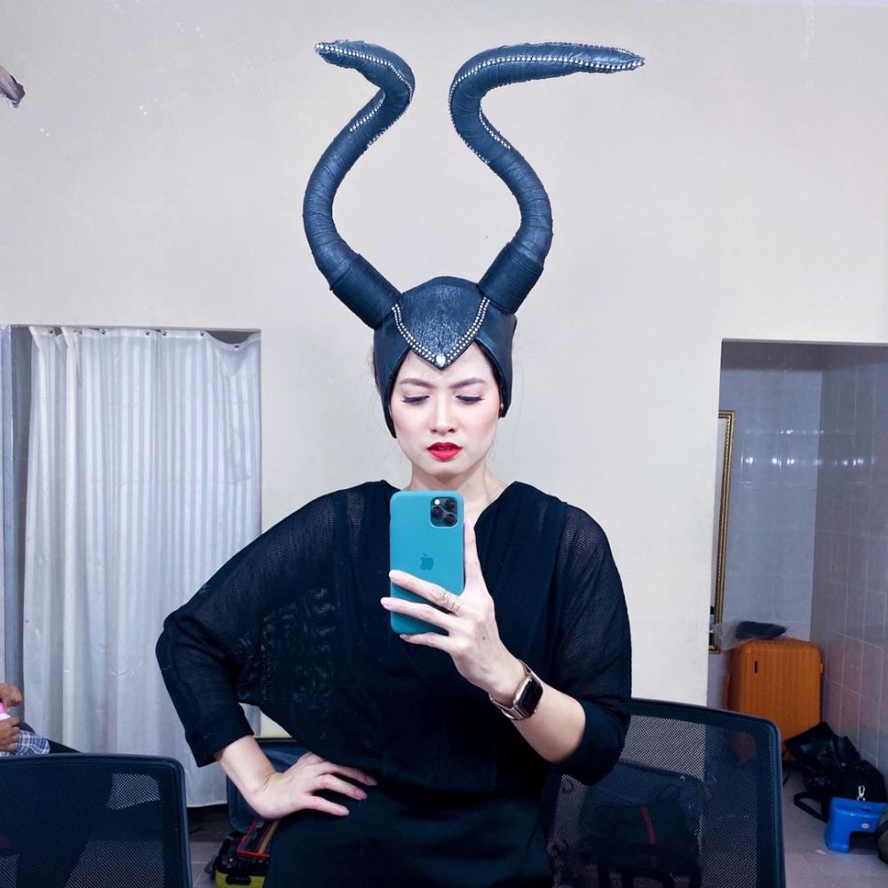 Adu gaya 7 seleb cantik saat jadi Maleficent, curi perhatian