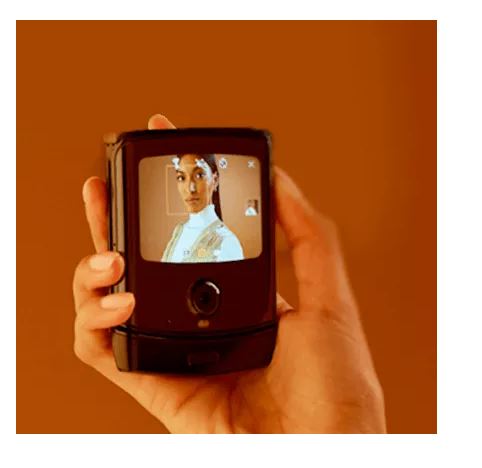 10 Bocoran Motorola Razr, layar lipatnya bak fliphone jadul