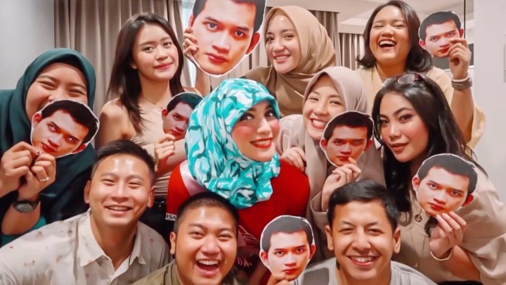 9 Momen seru bridal shower Citra Kirana, diarak jalan-jalan