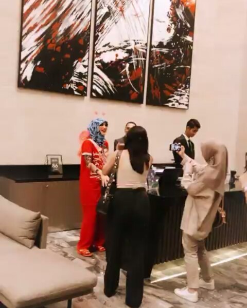 9 Momen seru bridal shower Citra Kirana, diarak jalan-jalan