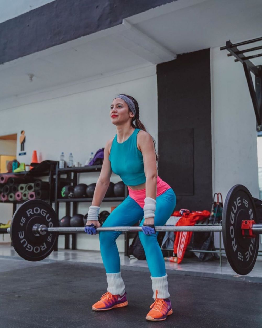 9 Potret Pevita Pearce berbadan atletis, sempat jadi sorotan