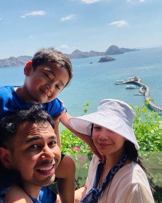 10 Momen Raffi Ahmad & Nagita liburan ke Pulau Komodo, romantis