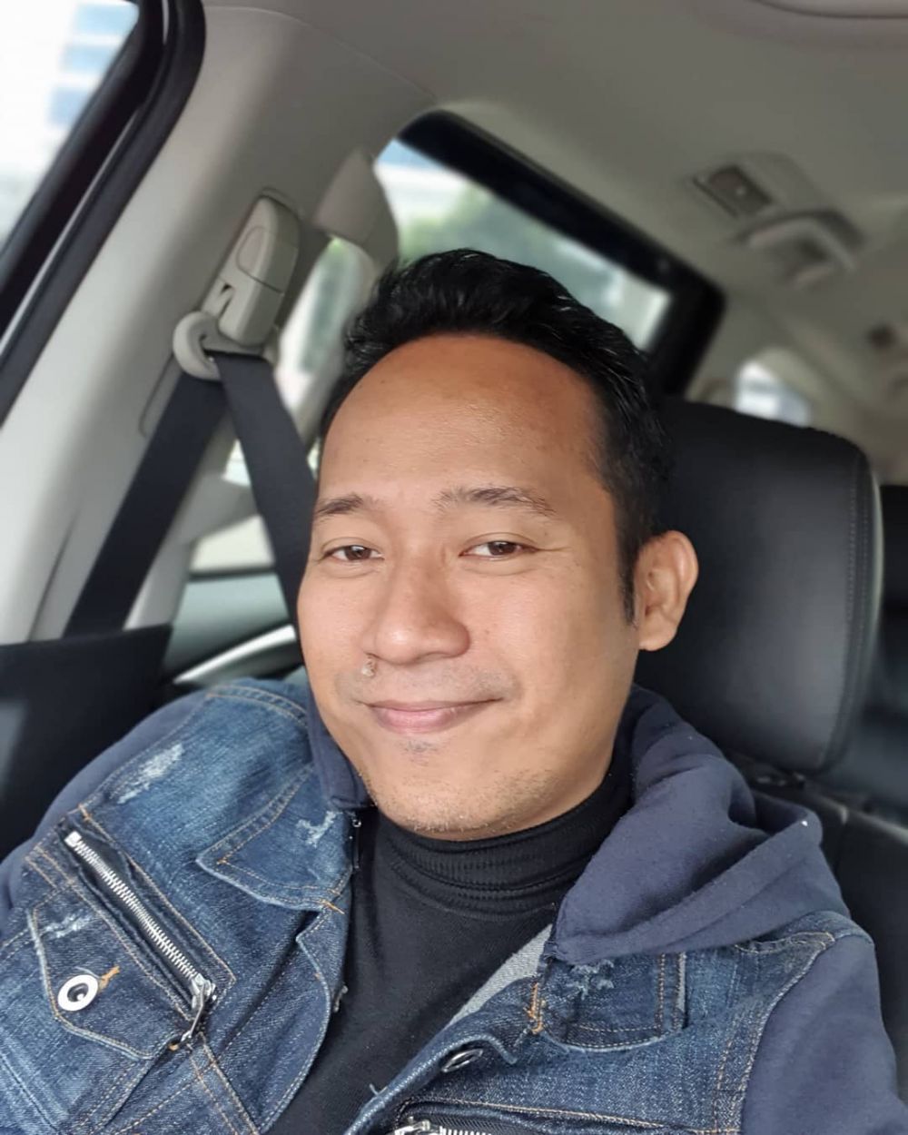 Pamer foto 18 tahun lalu, wajah Denny Cagur bikin salah fokus