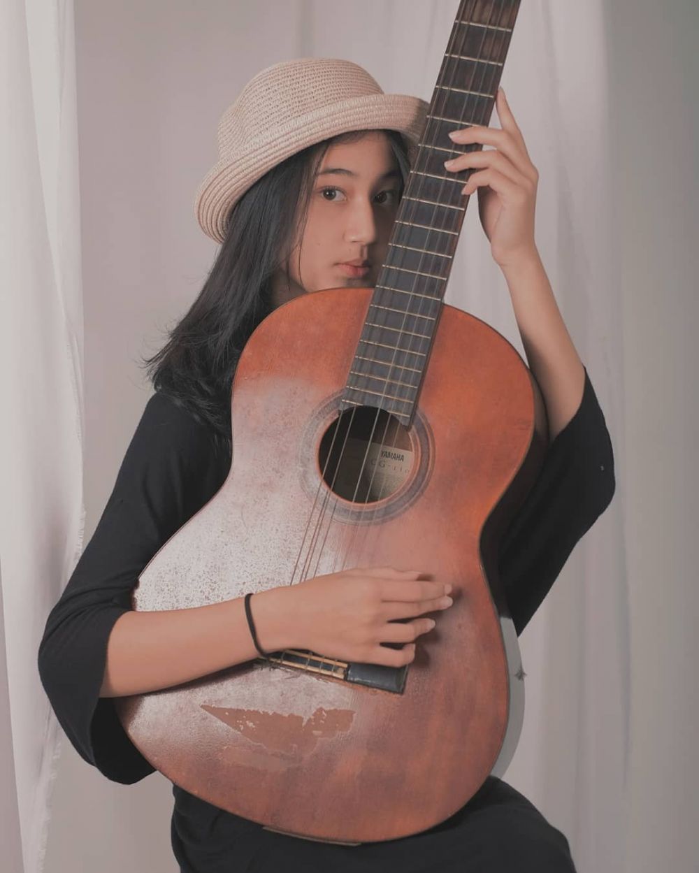 10 Potret Keisya Levronka, peserta Indonesian Idol yang memesona