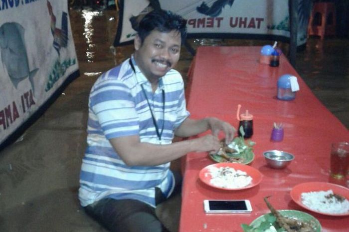 8 Momen absurd orang di warung makan ini bikin tepuk jidat