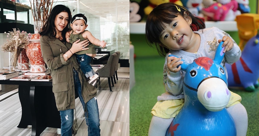 Momen anak Aliya Rajasa maksa beli pisang di warung kaki lima