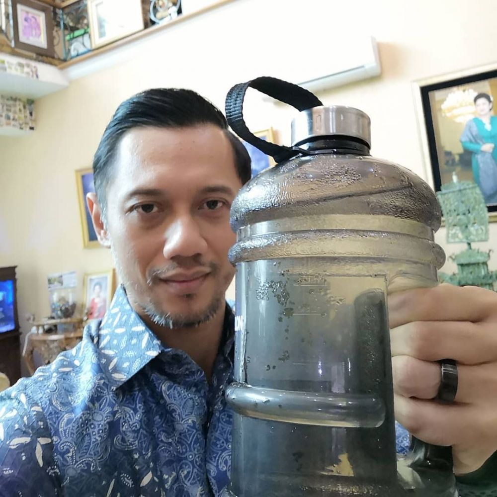 7 Gaya Agus Yudhoyono dengan brewok ini makin berkarisma