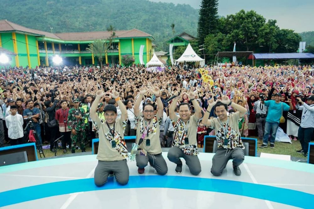 Peduli pendidikan, 7 seleb ini dirikan sekolah murah
