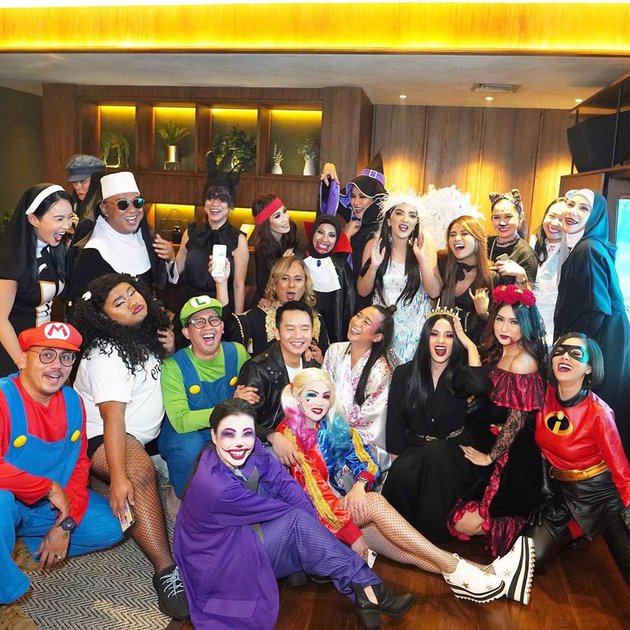 7 Potret pesta kostum perayaan ultah Ashanty, meriah abis