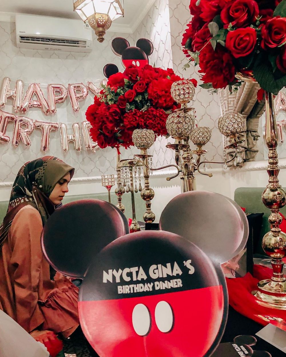 5 Momen kejutan ultah Nycta Gina, Rizky Kinos jadi Minnie Mouse