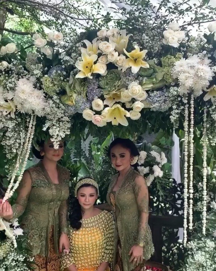 9 Momen siraman Kartika Sary, adik Krisdayanti dan Yuni Shara