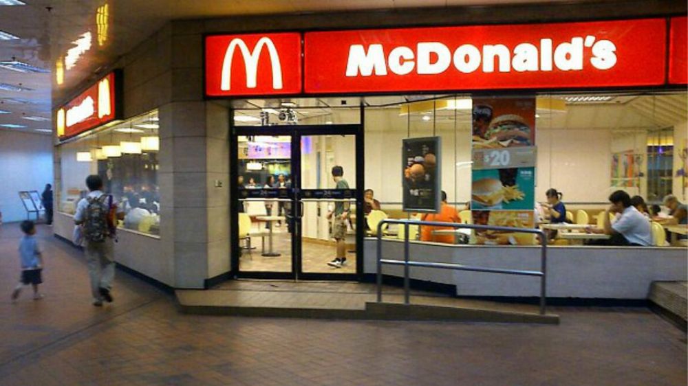 Pacari karyawan, bos McDonald's bergaji Rp 200 miliar dipecat