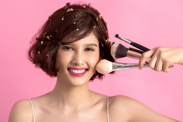 10 Cara makeup natural untuk remaja, ringan dan simpel