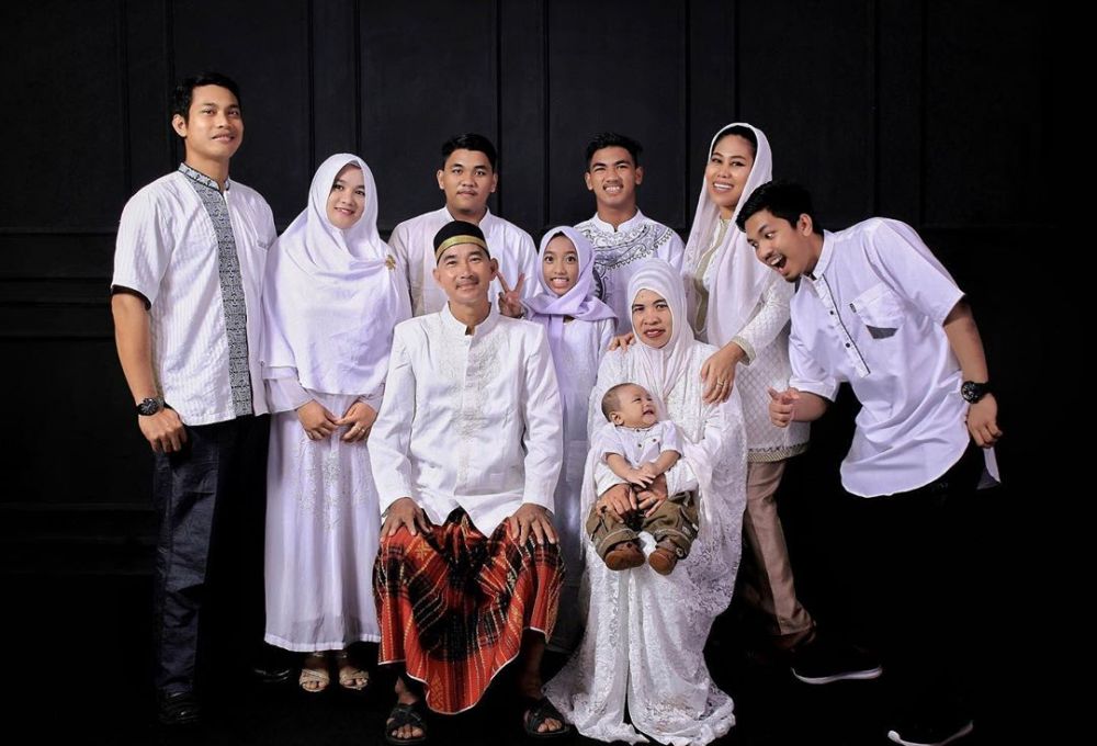 Potret 5 jebolan D'Academy bareng ortu pasangan, bak anak kandung