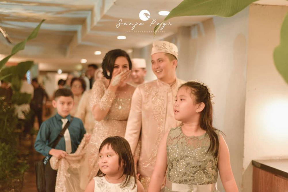 10 Momen pernikahan Varissa Camelia 'Mak Lampir', penuh haru
