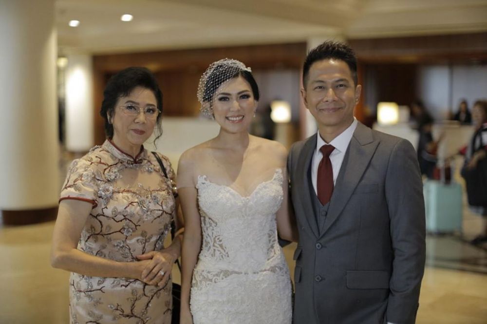 9 Momen pernikahan Delon Thamrin & Aida Noplie, penuh kebahagiaan