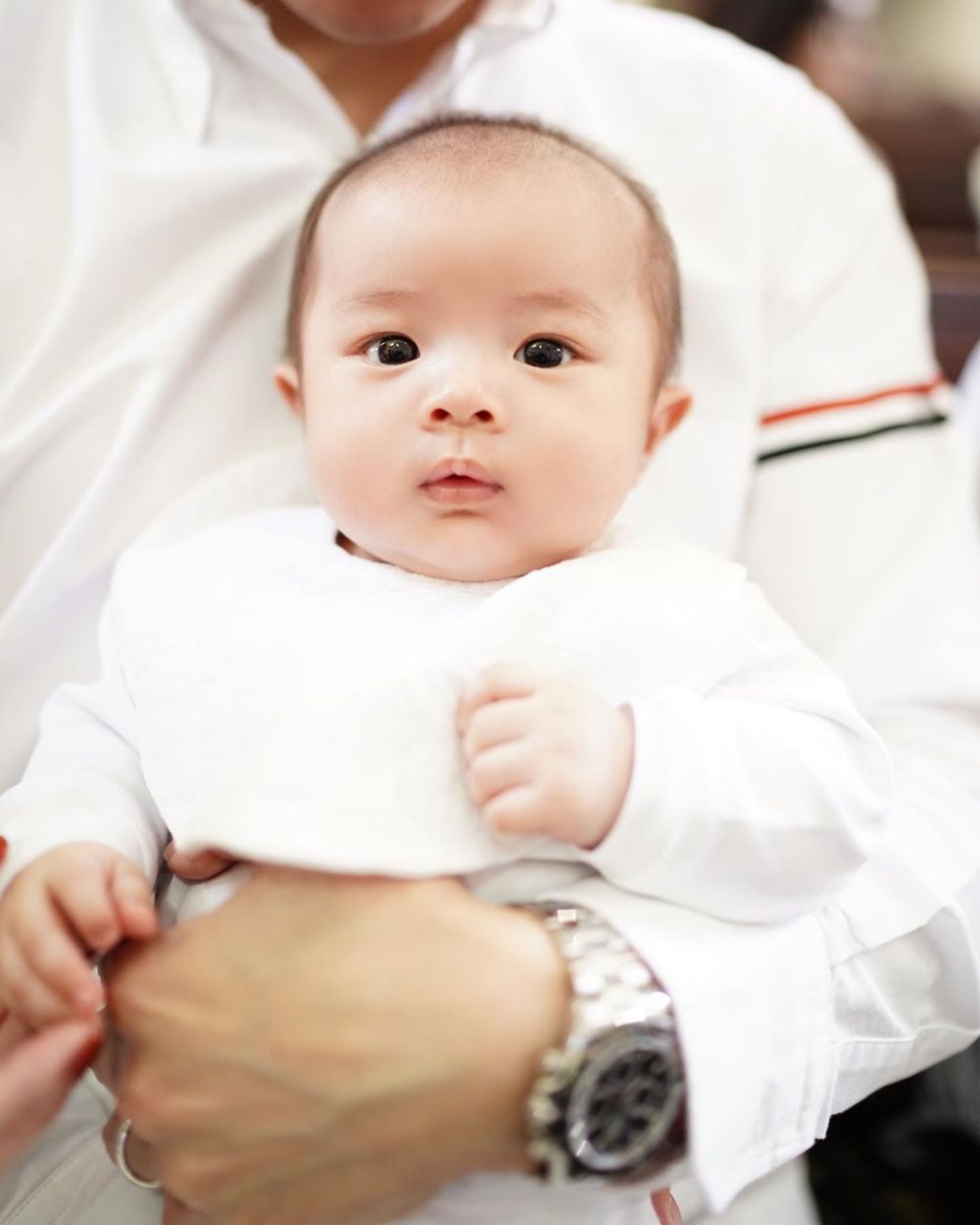 10 Foto gemas Mikhael Moeis anak kedua Sandra Dewi saat dibaptis