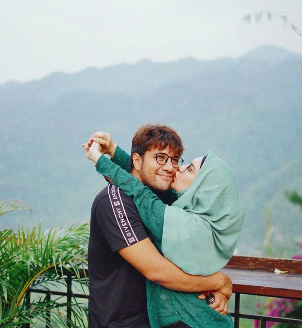 10 Momen Irish Bella & Ammar Zoni ajak ART liburan, seru abis