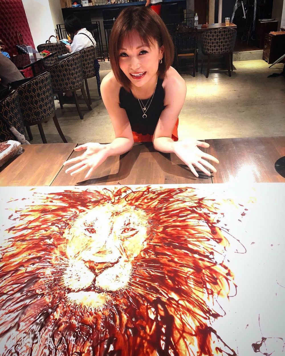 Cuma dari lelehan cokelat, 10 karya lukisan ini bikin takjub