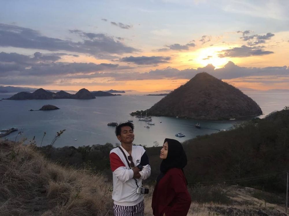 8 Momen bulan madu Angga Putra 'Anak Langit' di Labuan Bajo