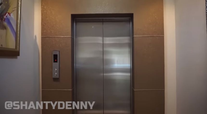 10 Penampakan rumah Denny Cagur, mewah bak istana