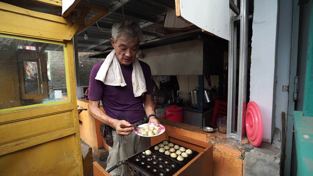 Hada Hiroshi, penjual takoyaki di Solo dengan harga Rp 5 ribu