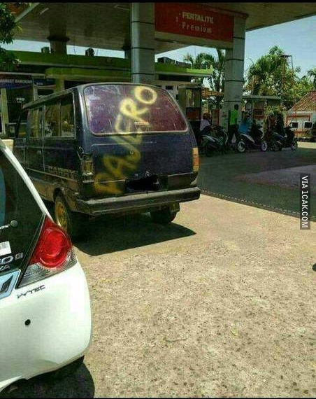 10 Potret gagal keren waktu berkendara ini bikin cekikikan
