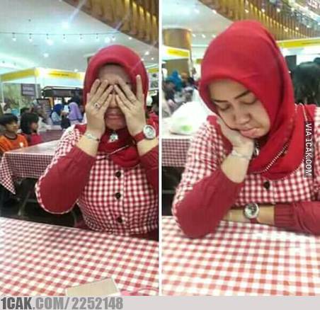 10 Cocoklogi motif baju sama benda sehari-hari ini bikin tersenyum