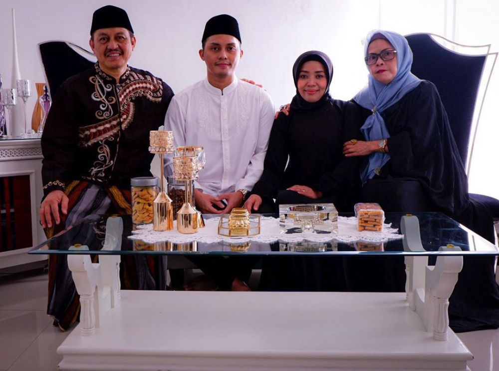 Jarang tersorot, ini 6 momen Muzdalifah bareng mertuanya