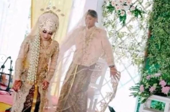 9 Momen absurd di acara pernikahan ini bikin geleng kepala
