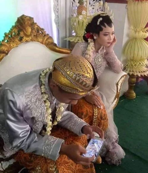 9 Momen absurd di acara pernikahan ini bikin geleng kepala
