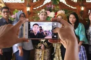 9 Momen absurd di acara pernikahan ini bikin geleng kepala